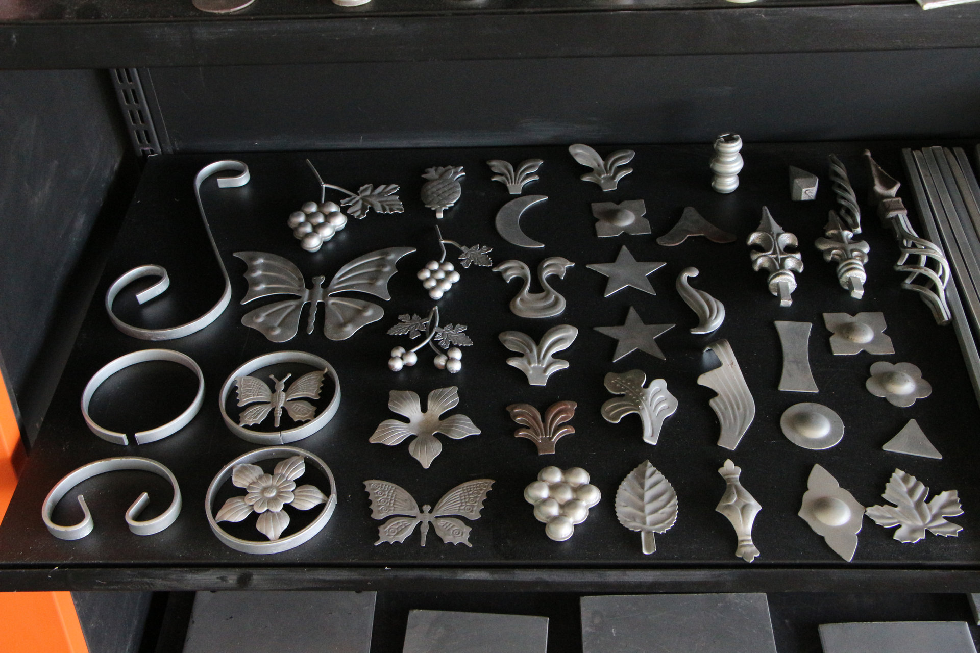 ลวดลายเหล็กดัด